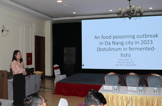 A-representative-from-Pasteur-Institute-Nha- Trang-presenting-a-food-poisoning-case-report